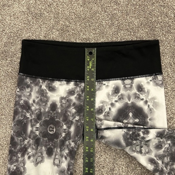 Lululemon Women's Leggings Capri Active Floral Stretch Printed Logo Size 6 - Picture 11 of 13